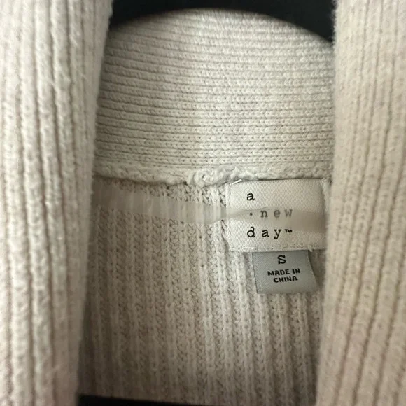 A New Day Chunky Sweater with Pockets - Picture 4 of 4